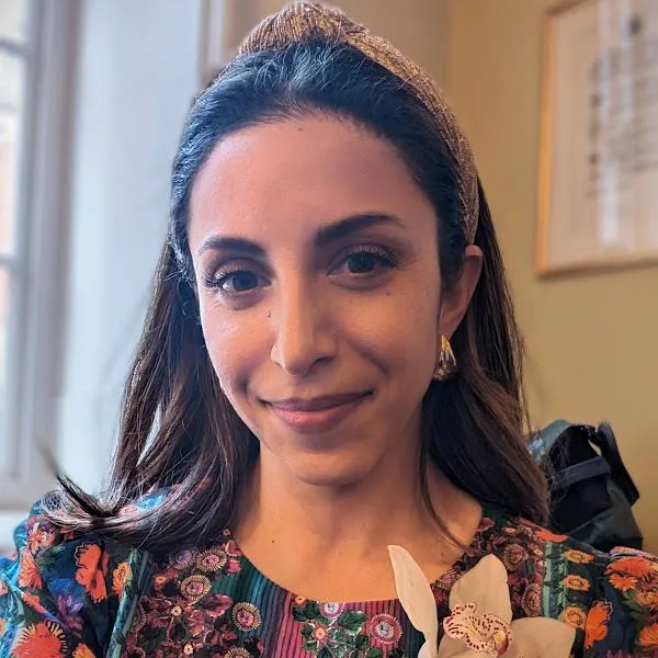 Ver el perfil de Roxanna Aliabadi Walker