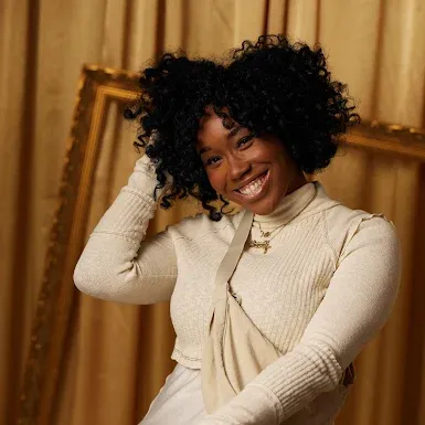 Lihat profil Loryn Hairston