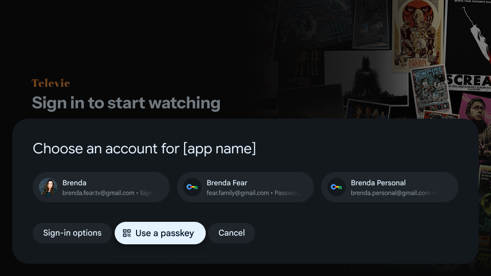 طلب تسجيل الدخول من Credential Manager على Android TV يعرض الحسابات المحفوظة في "تسجيل الدخول باستخدام حساب Google" وكلمات المرور، بالإضافة إلى خيار استخدام مفتاح مرور.